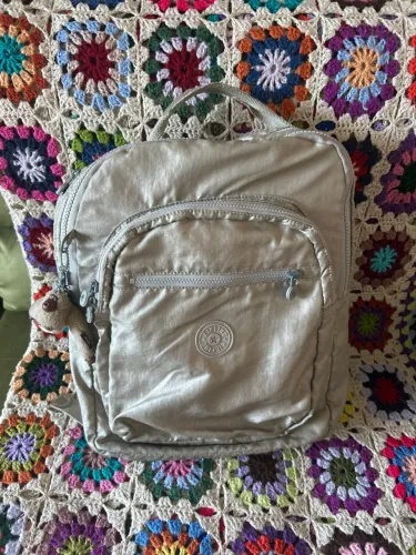 Mochila Kipling original dourada