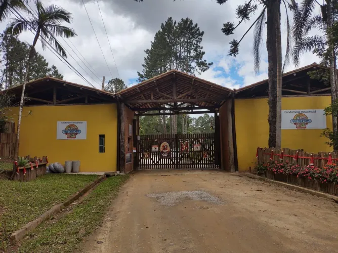 Terreno Embu Vendo / Troco / Negocio - Terreno 2.200m² em Loteamento - Embu Guaçu
