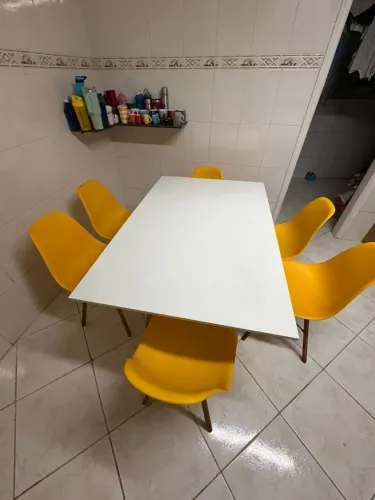 Vendo linda mesa 6 cadeiras