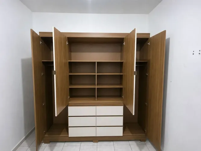 Guarda roupa - SEMI NOVO 