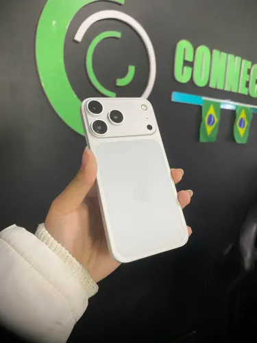 IPHONE XR (com carcaça do iPhone 17 pro)?