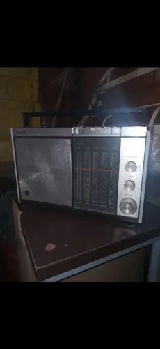 RÁDIO PHILLIPS ANTIGO DÉCADA DE 70. TEM QUE FAZER UMA REVISÃO.