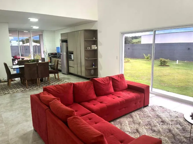 CASA TÉRREA 256M² TERRENO DE 100M² - 3 DORMITÓRIOS - 1 SUITE - PISCINA - AMPLO QUINTAL - 0