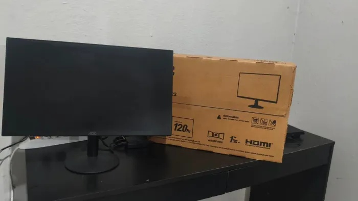 Monitor AOC 21.5 novo 