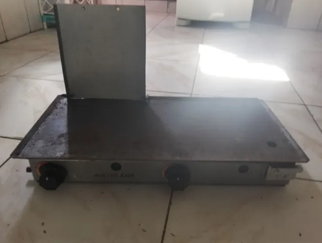 Chapa a gás de fazer lanche conservada