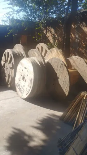 Bobina Gigante 1,70 por 0,95 de Altura linda Mesa para Sítio.