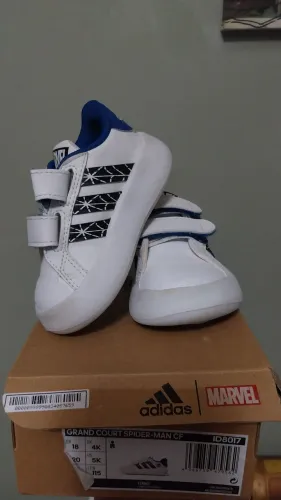 Tenis infantil Adidas Homem Aranha (usado)