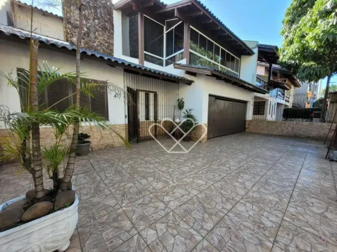 Casa no bairro Jardim Itu Sabará em Porto Alegre disponível para venda
