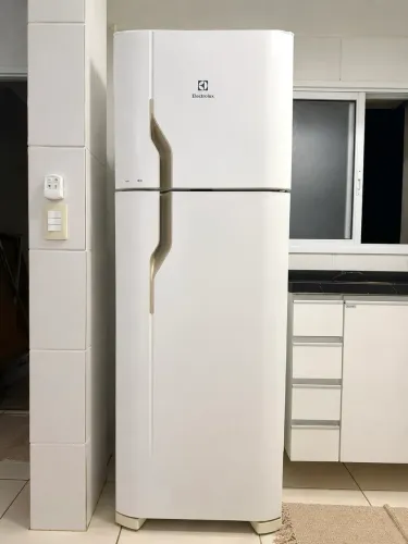 Geladeira Electrolux Defrost 360L