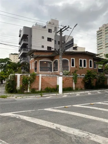 Sobrado com 4 quartos à venda ou para locação em Enseada - SP