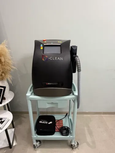 Locação laser ND Yag - q clean icone - despigmentação e remoção de tatuagem 