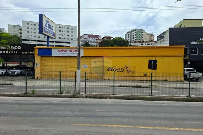Galpão de 950 m² para locação na Avenida Barão do Rio Branco. Excelente localização, amplo