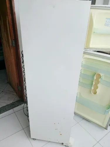 Vendo geladeira com avarias