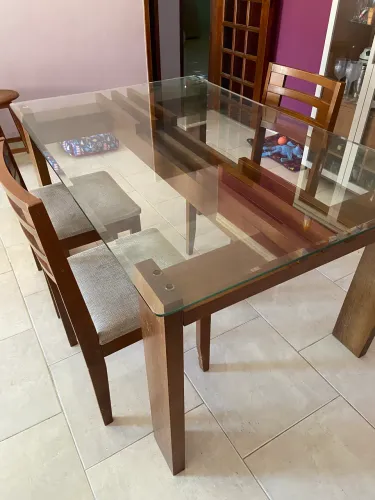 Mesa com Tampo de Vidro
