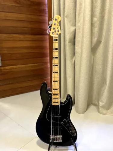 Baixo Fender American Deluxe 5 cordas ano 2010