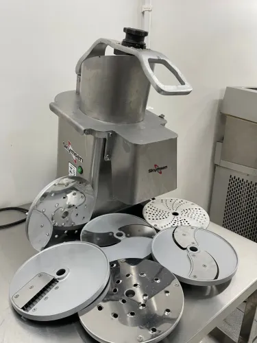 Fatiador/processador de alimentos Skymsen PA-7 (220V) usado