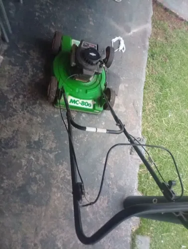 Máquina de cortar grama