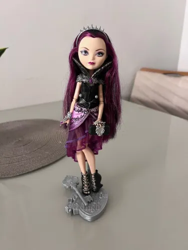 Raven Queen - Ever After High