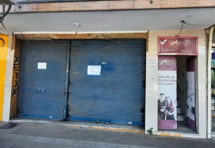 Alugo loja comercial na Av Dr Curvelo Cavalcante em Itaguaí