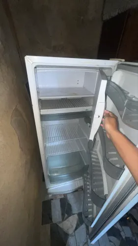 Geladeira Consul 261L - Retirada de Peças