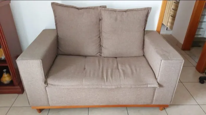 Sofá em ótimo estado de conservação