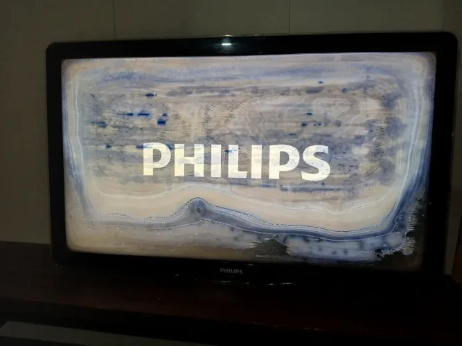 Vendo TV Philips 40 polegadas usada .