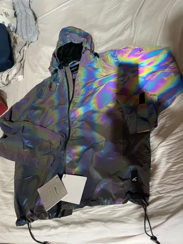 jaqueta corta vento holográfica