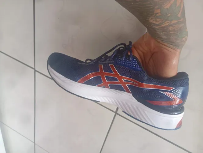Tênis Asics seminovo