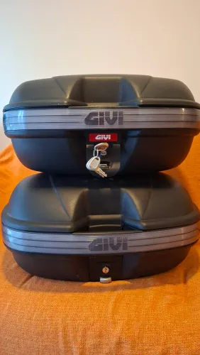 PAR DE BAÚ BAULETOS LATERAIS GIVI MONOKEY 40 LITROS
