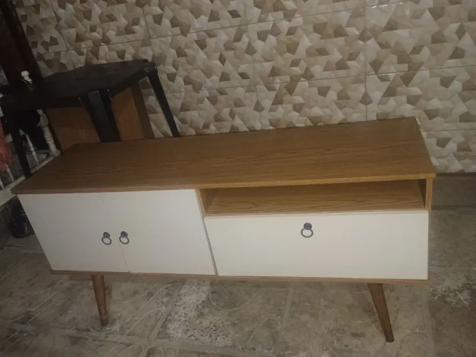 Lindo Rack com 3 portas modelo retrô 