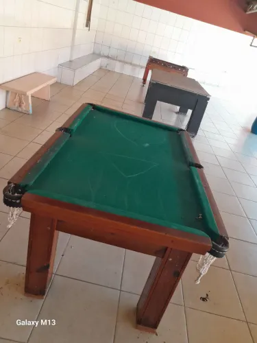 Vendo 2 Mesas de bilhar completa preço a combinar e 1 de pibolim