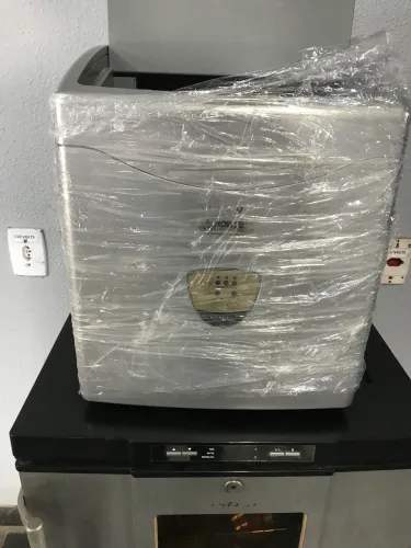 Máquina de gelo em cubos Springer 15Kg