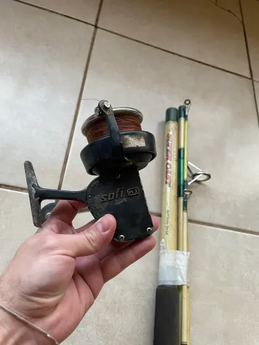 Carretilha antiga Sofi com vara ( Relíquia )