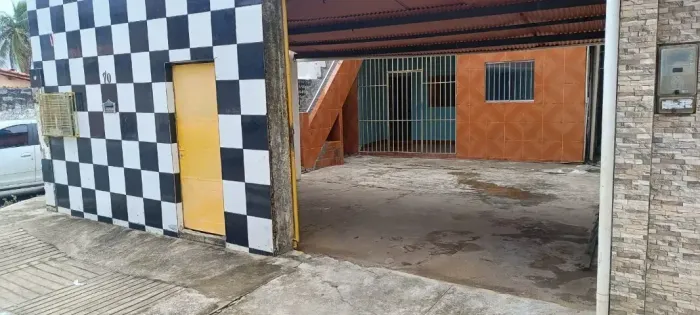 Casa ampla com 2 quartos 1 banheiro.