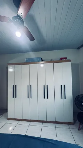 GUARDA-ROUPA DE CASAL 8 PORTAS - AMPLO E BEM CONSERVADO