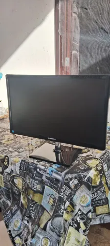 Monitor Samsung 24" 1920x1080 60hz.