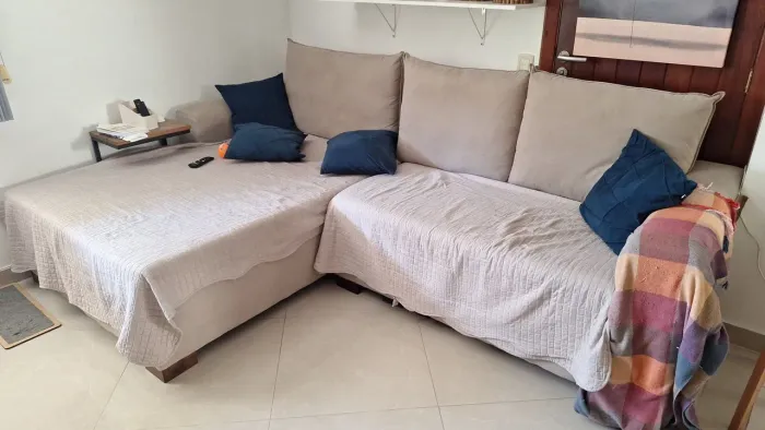 Sofá com chaise 2,70m para 3 a 4 pessoas