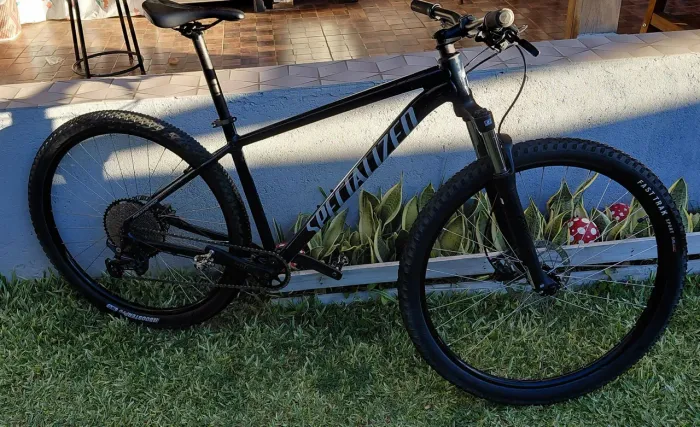 Vendo mtb specialize rockhopper aro 29 L. Descrição: