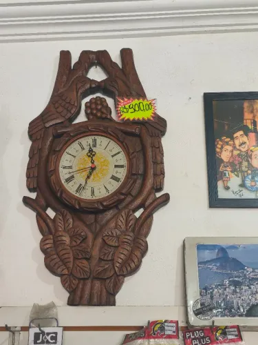 Relógio artesanal antigo