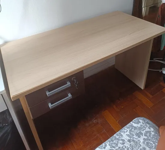 Escrivaninha 1,2m x 0,6m