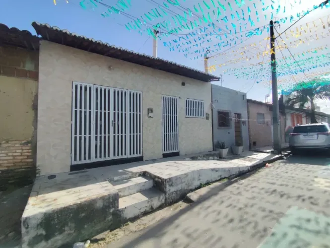 Casa térrea para alugar nas Rocas com 3 quartos, suíte, quintal e opção comercial - 76 m² 