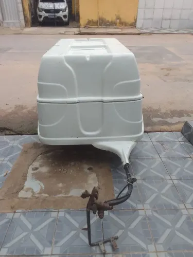 Reboque bau térmico de fibra 