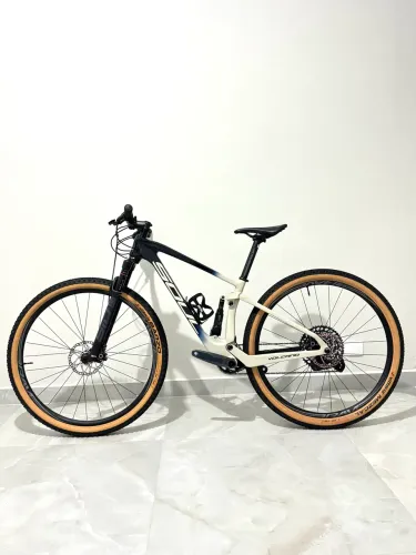 Soul Volcano Mayon full carbono tamanho 15