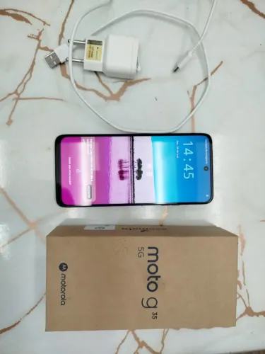 Celular Smartphone Motorola Moto G35 5G 256GB 8GB ram Tela 6,7" FHD+ Câmera 50MP na caixa