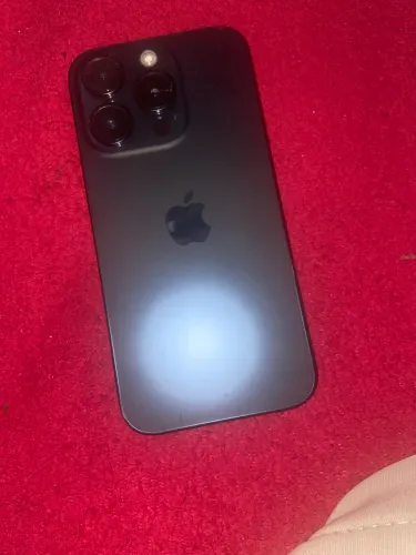 Vendo iPhone 15pro para retirada de peças,sei a senha de bolinha mas esqueci o iCloud