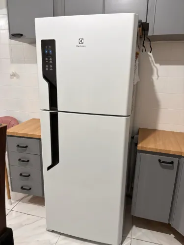 Geladeira Eletrolux semi nova
