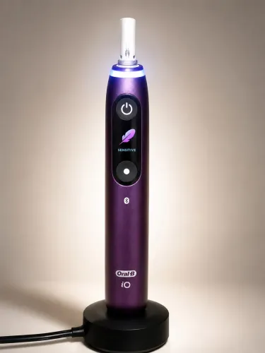 Oral-B iO Series 8 na cor violeta ametrina