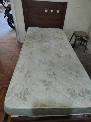 Cama de solteiro com colchão 