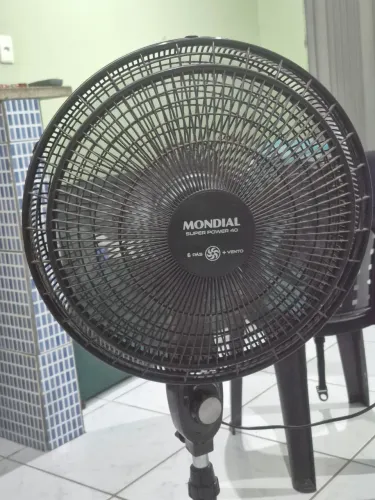 Ventilador Mondial de coluna usado