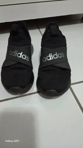 Tênis adidas
